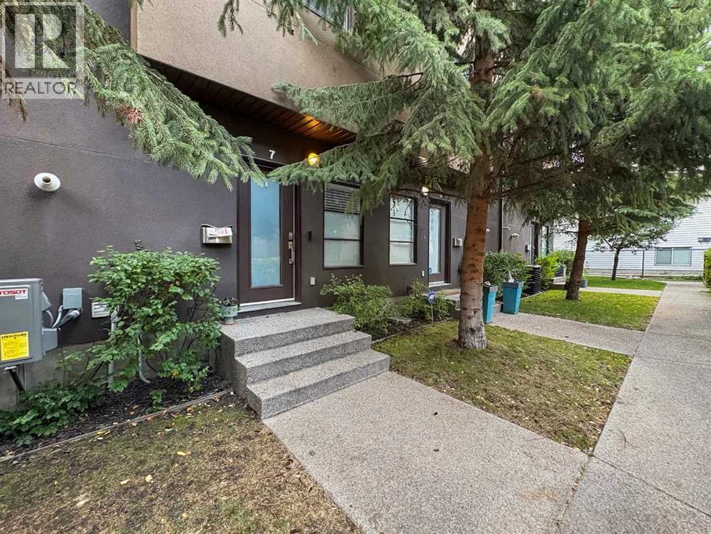 7, 1935 35 Street SW - photo 23