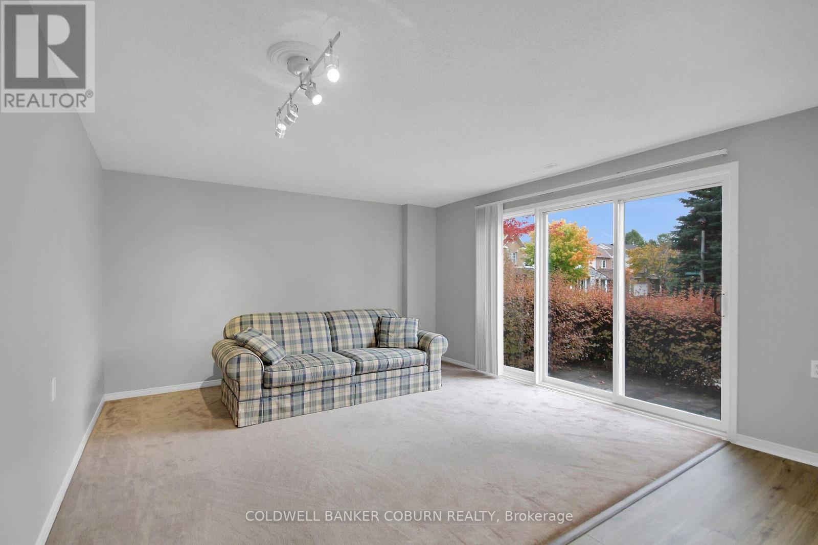 10 Daybreak Street — photo 24