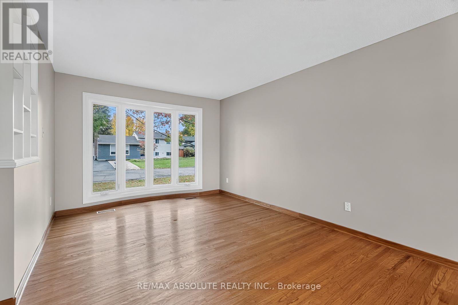2166 Monson Crescent — photo 10
