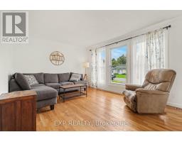 Bedroom 3 - 18 Centre Street, Clarence Rockland, ON K0A1E0 Photo 7