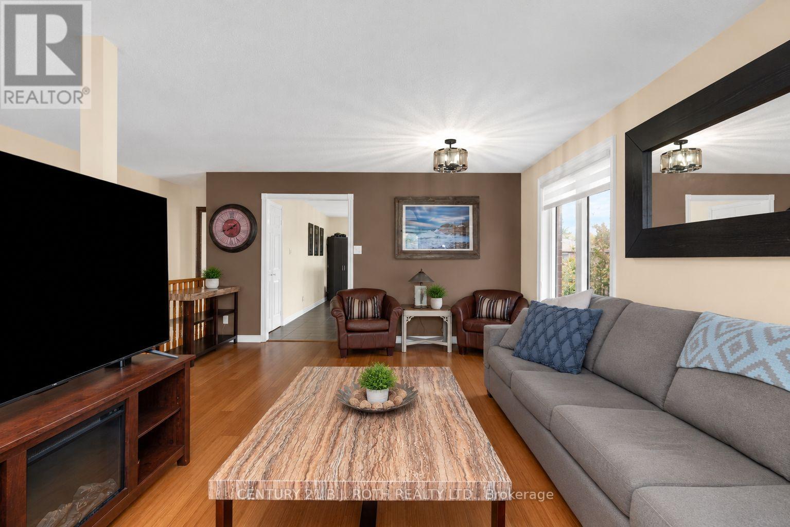 237 PRINGLE DRIVE - 8