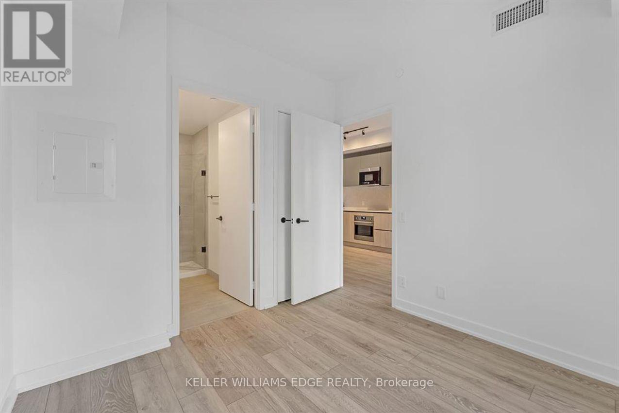 #701 108 PETER STREET - 17