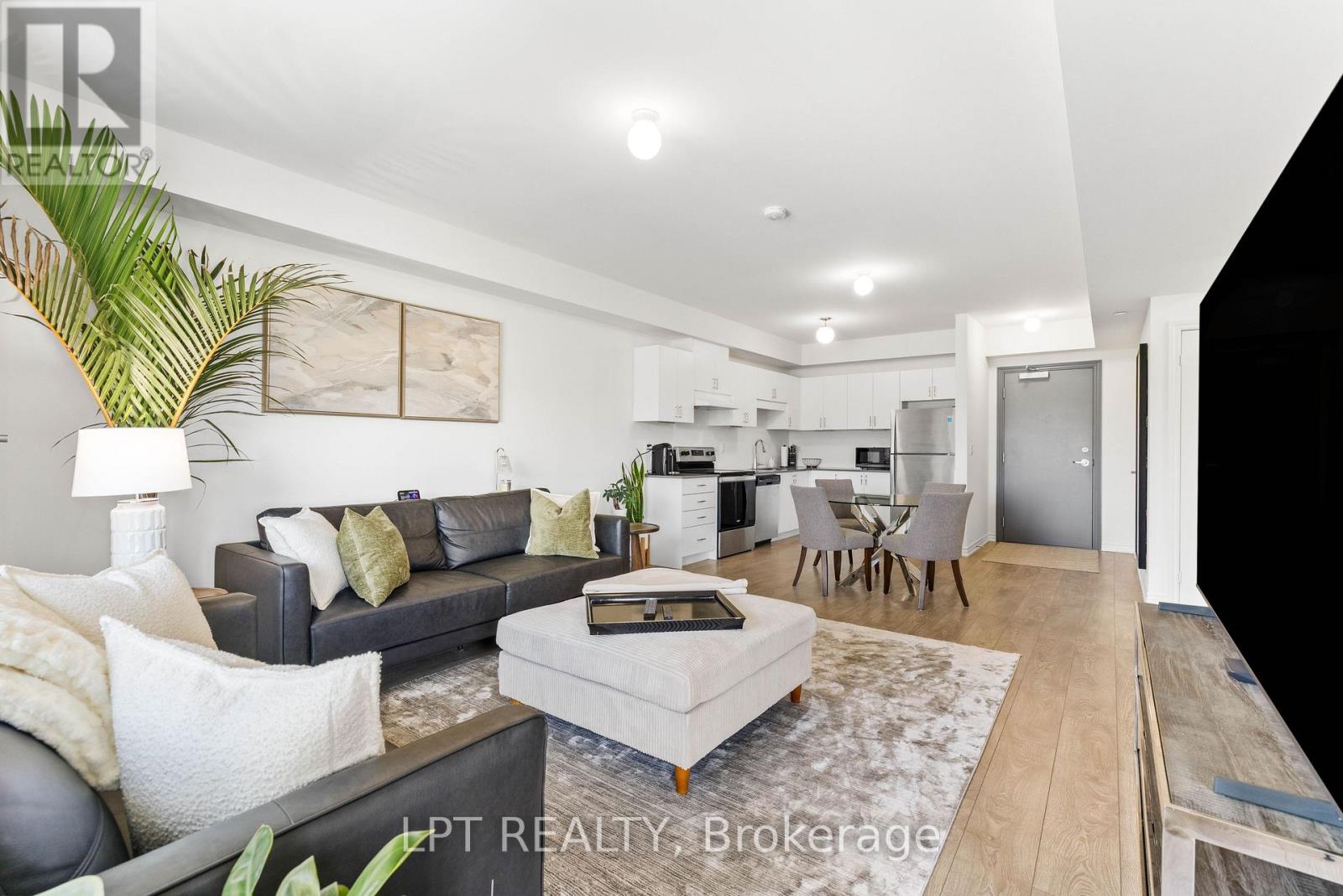 110 Grew Boulevard — photo 11