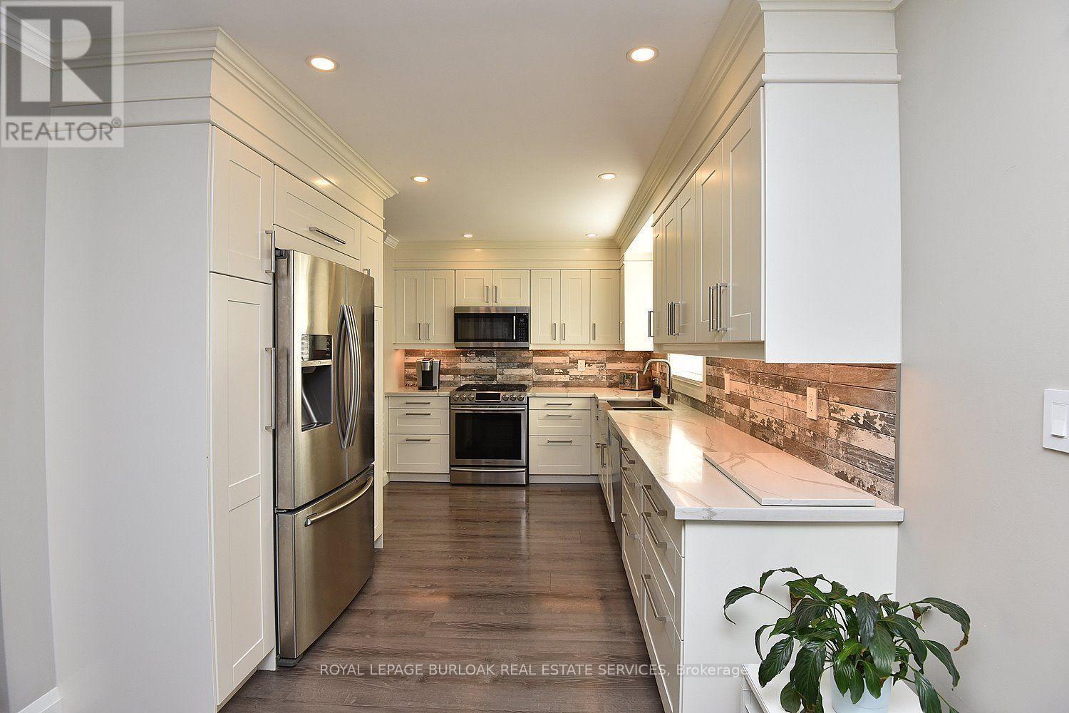 699 CASTLEGUARD CRESCENT - 24