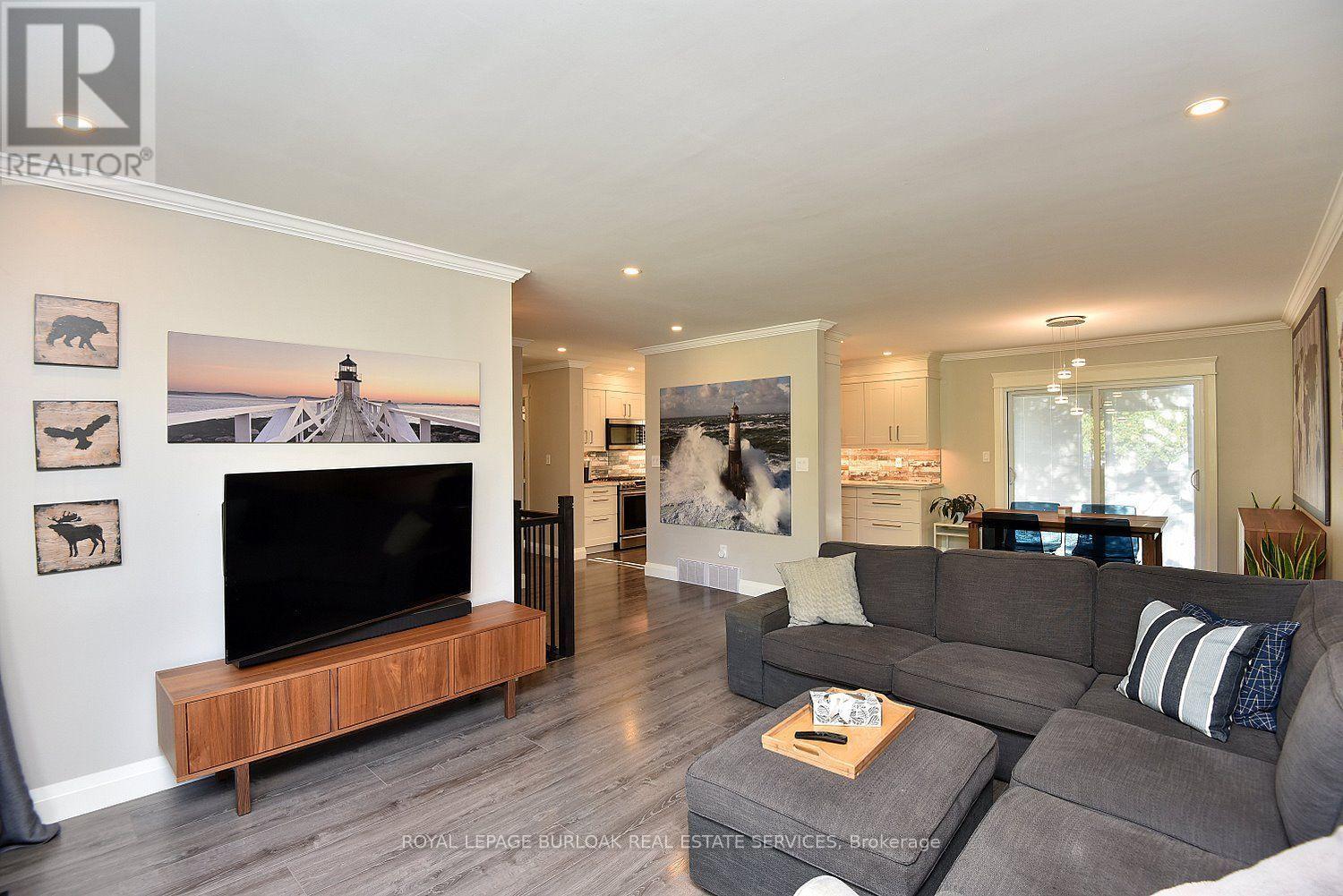 Photo of 699 CASTLEGUARD CRESCENT