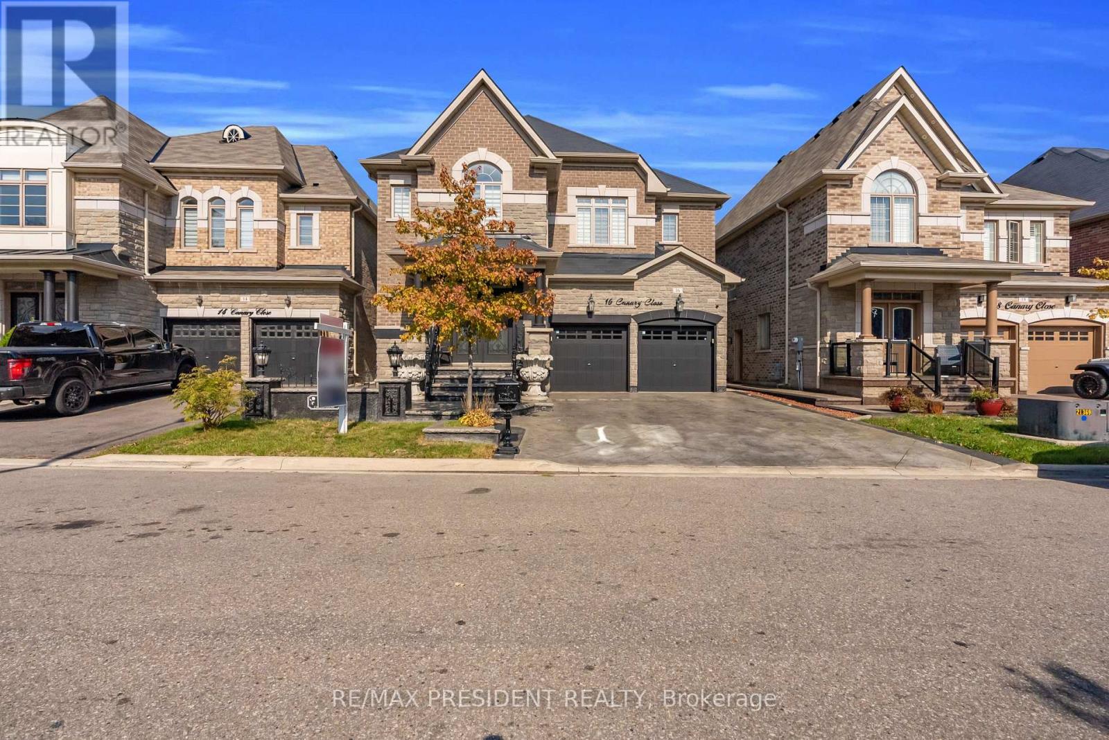 16 Canary Close, Brampton, ON photo 3