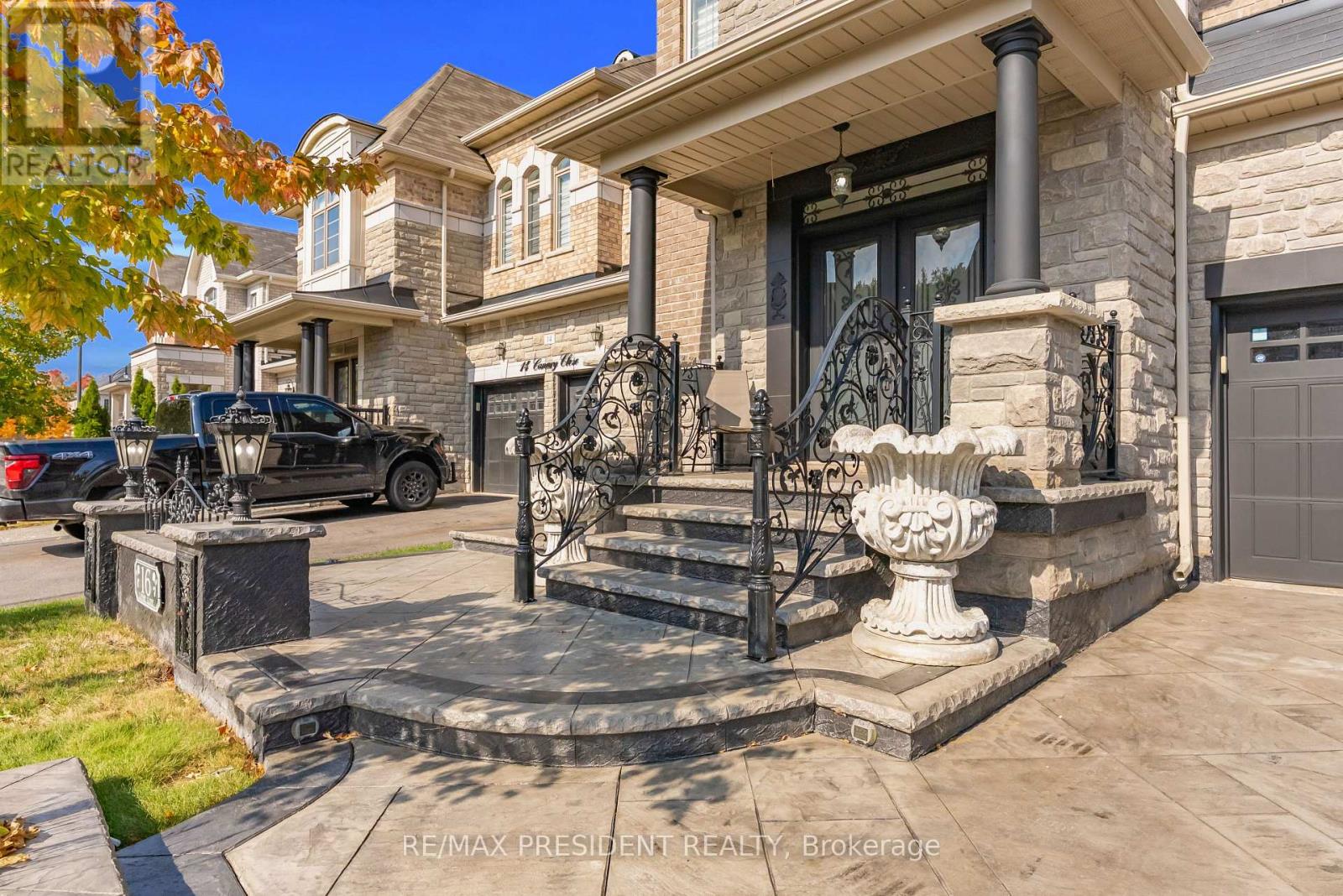 16 Canary Close, Brampton, ON photo 6
