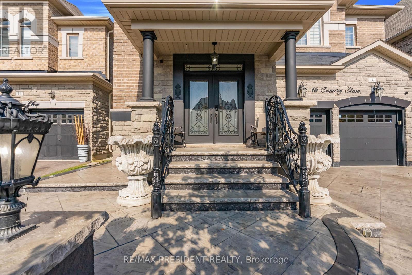 16 Canary Close, Brampton, ON photo 7