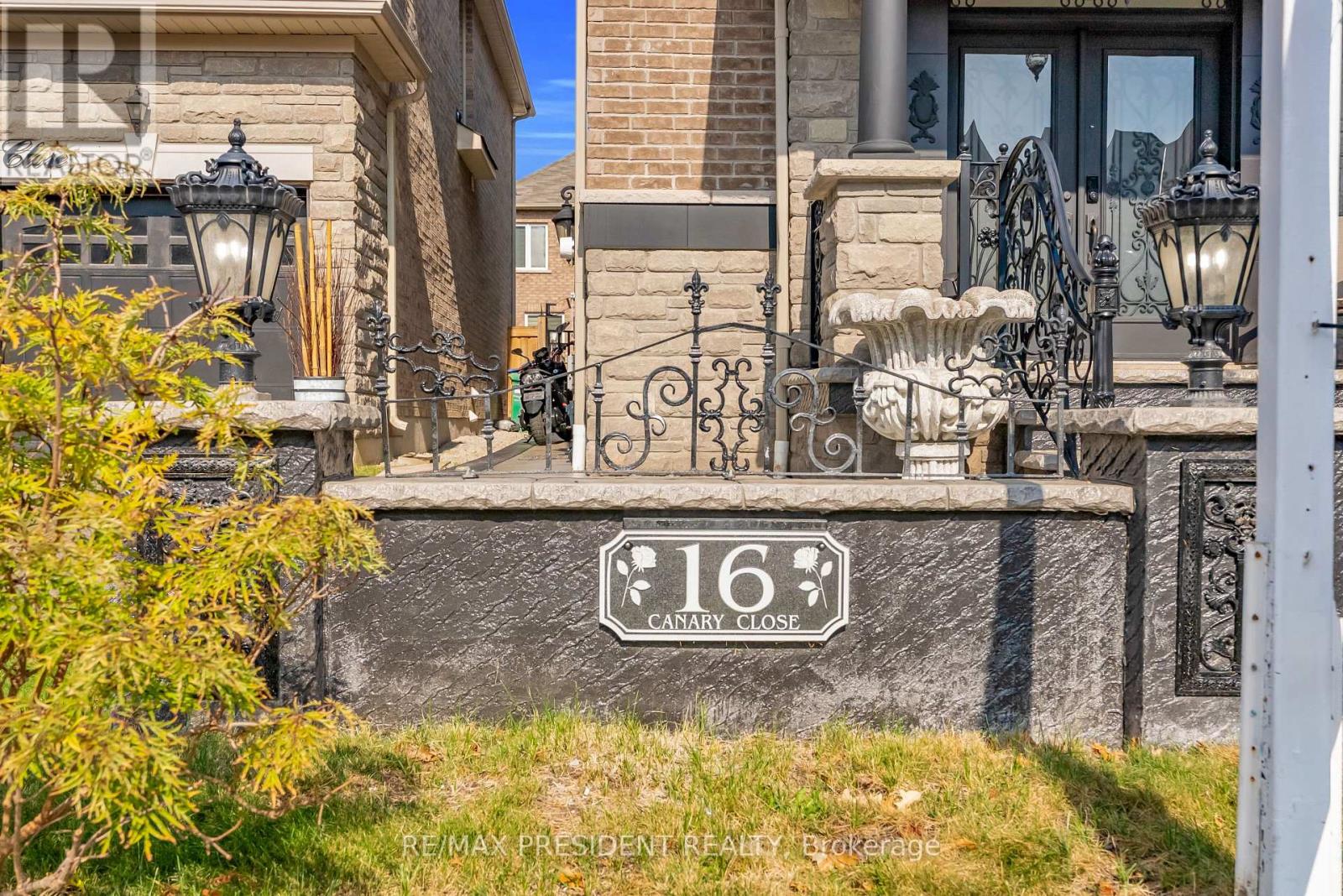 16 Canary Close, Brampton, ON photo 8