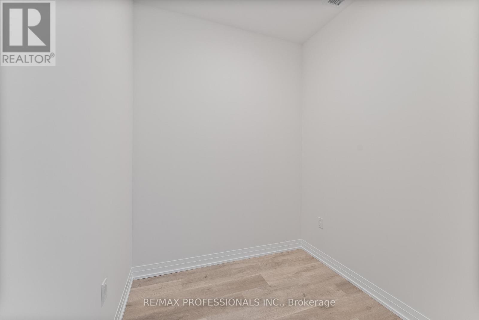 15 Watergarden Drive — photo 22
