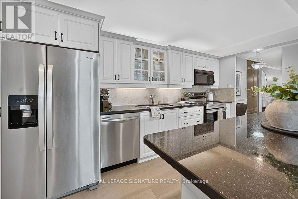 Photo of 1708 - 1515 LAKESHORE ROAD