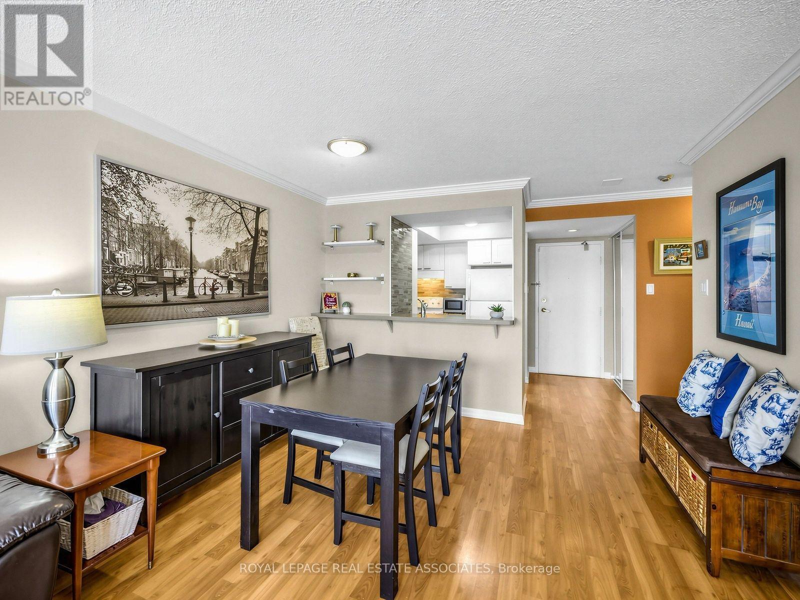 2091 Hurontario Street — photo 11