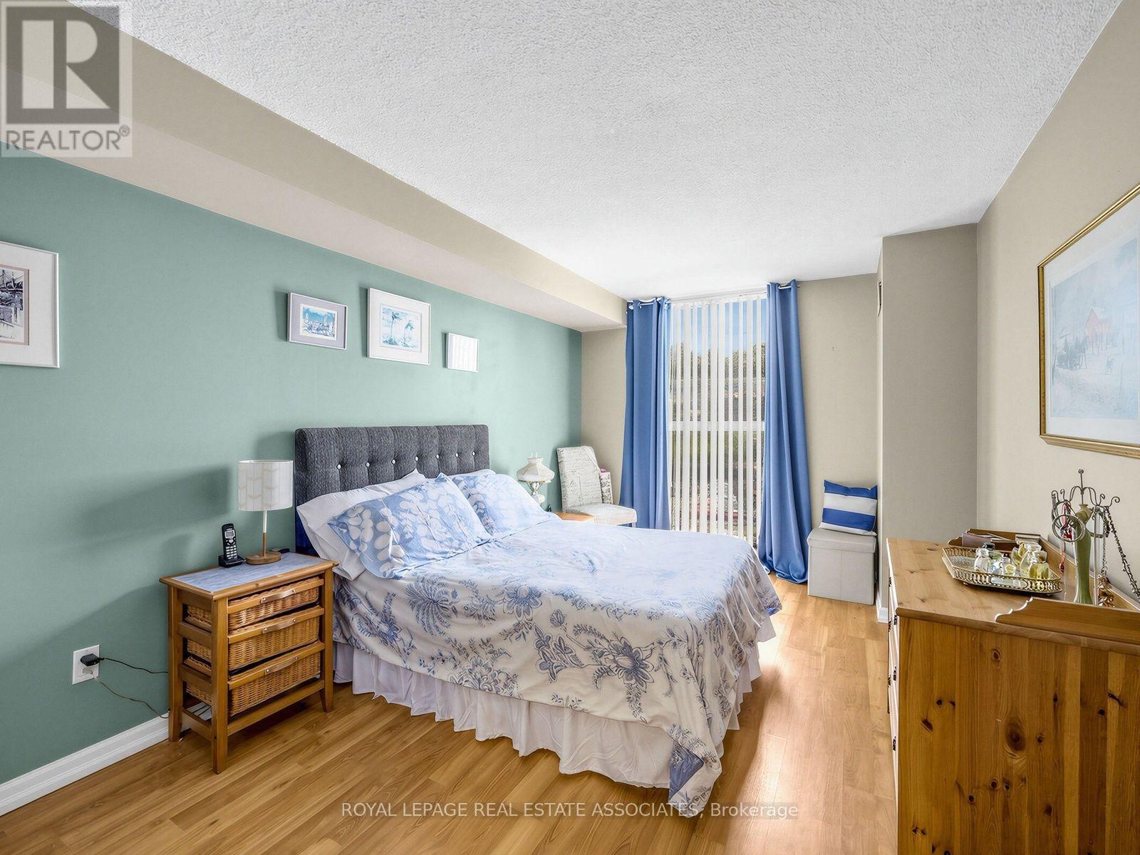 2091 Hurontario Street — photo 13