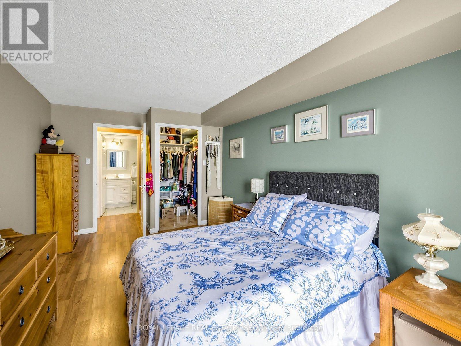 2091 Hurontario Street — photo 14
