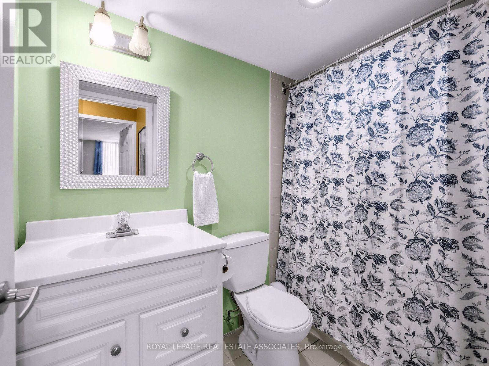 2091 Hurontario Street — photo 16