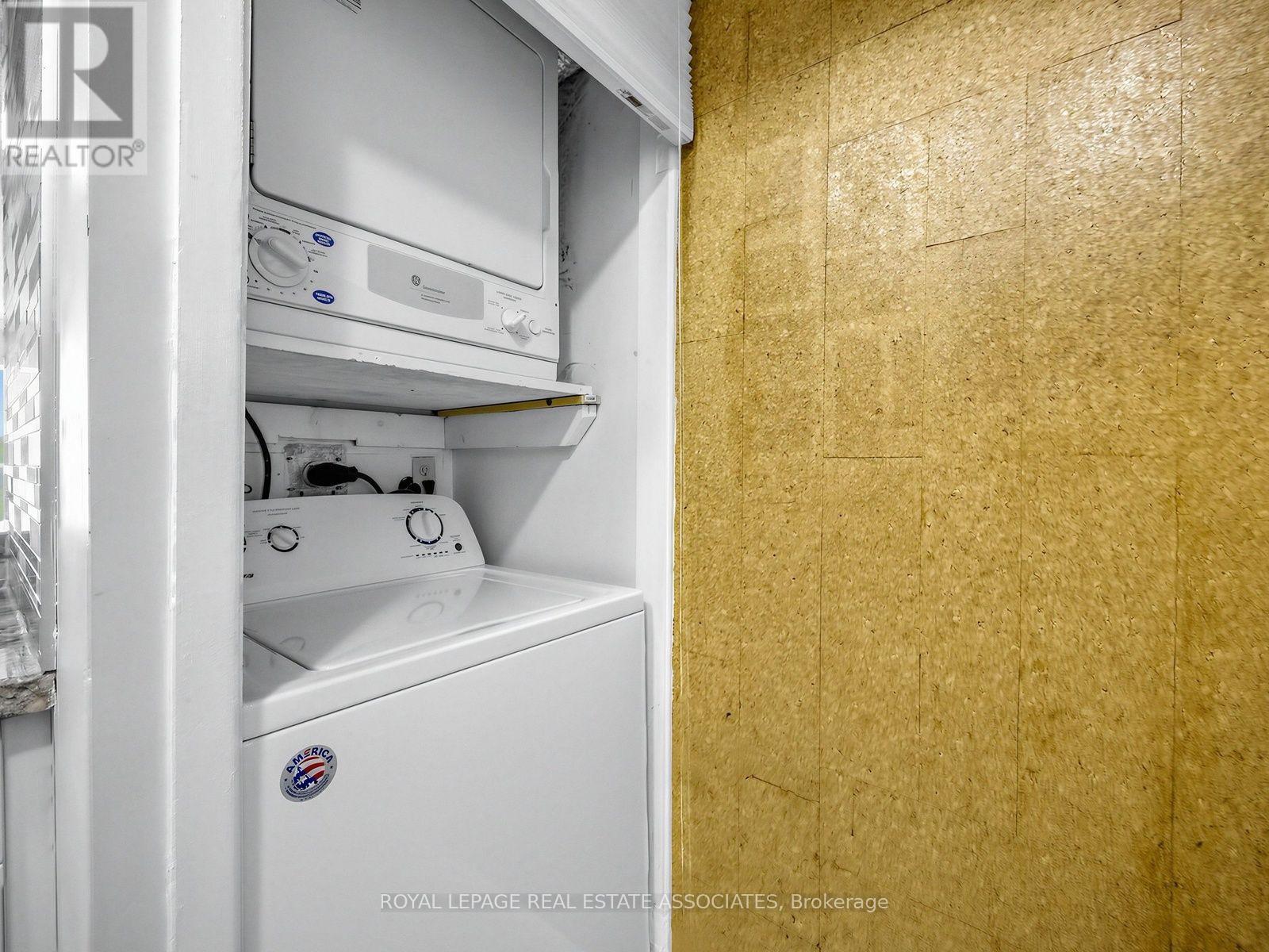 2091 Hurontario Street — photo 17