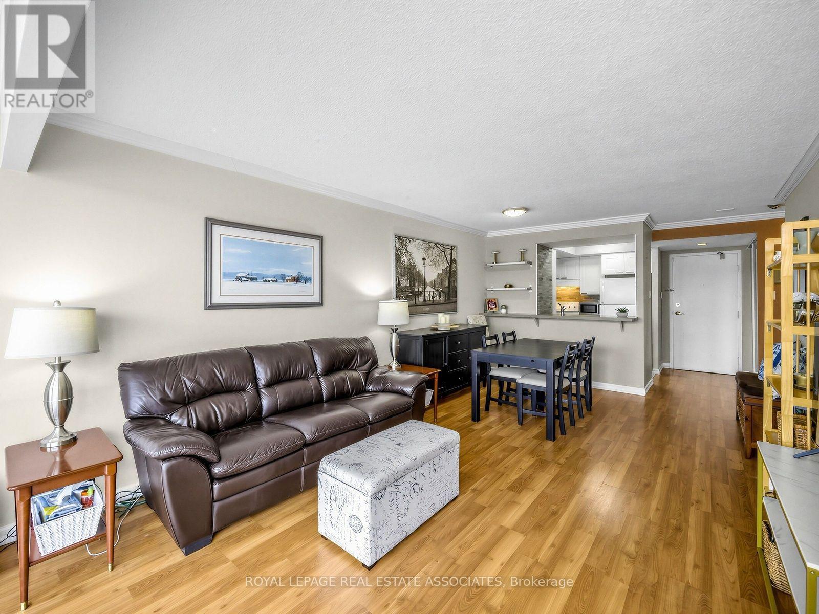 2091 Hurontario Street — photo 8