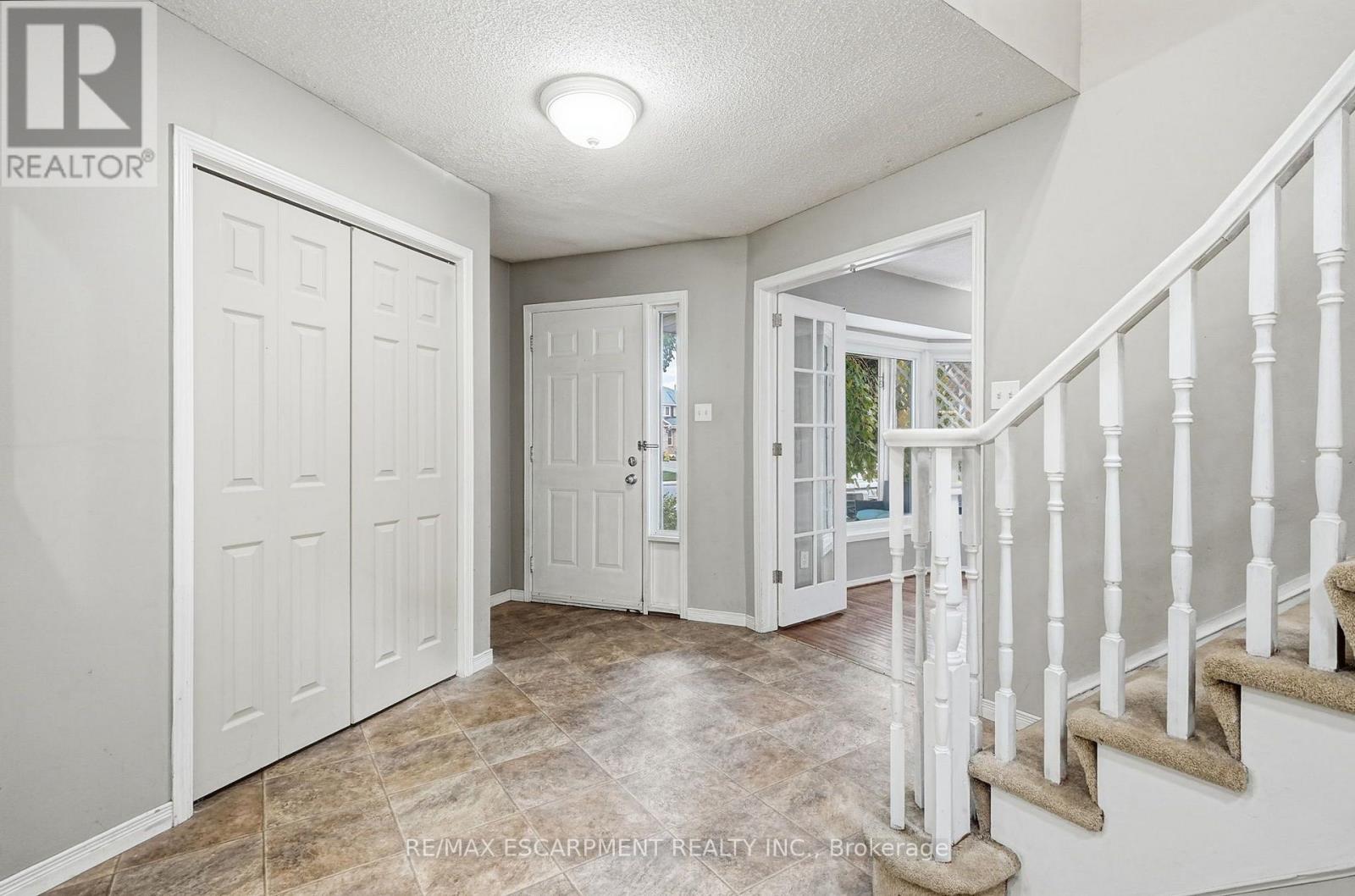 18 Rowntree Drive, Hamilton, ON photo 5