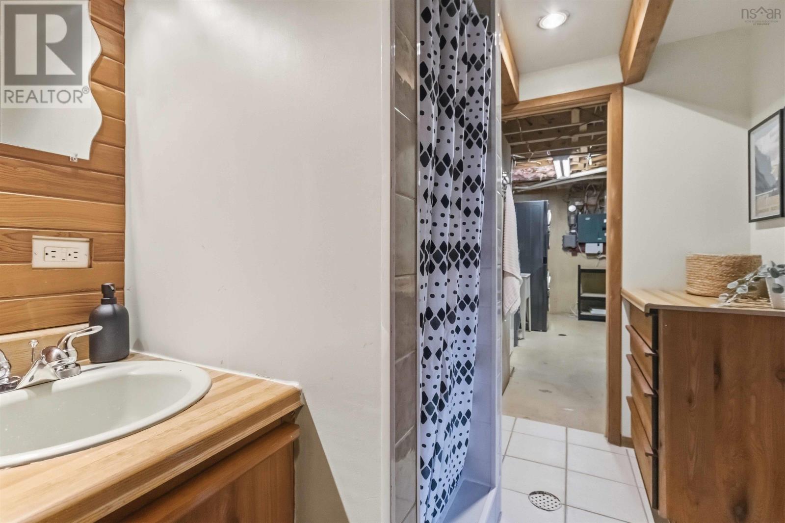 4 Lynn Road - 38