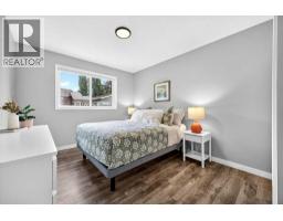 4pc Bathroom - 11219 Braniff Road Sw, Calgary, AB T2W1C4 Photo 12
