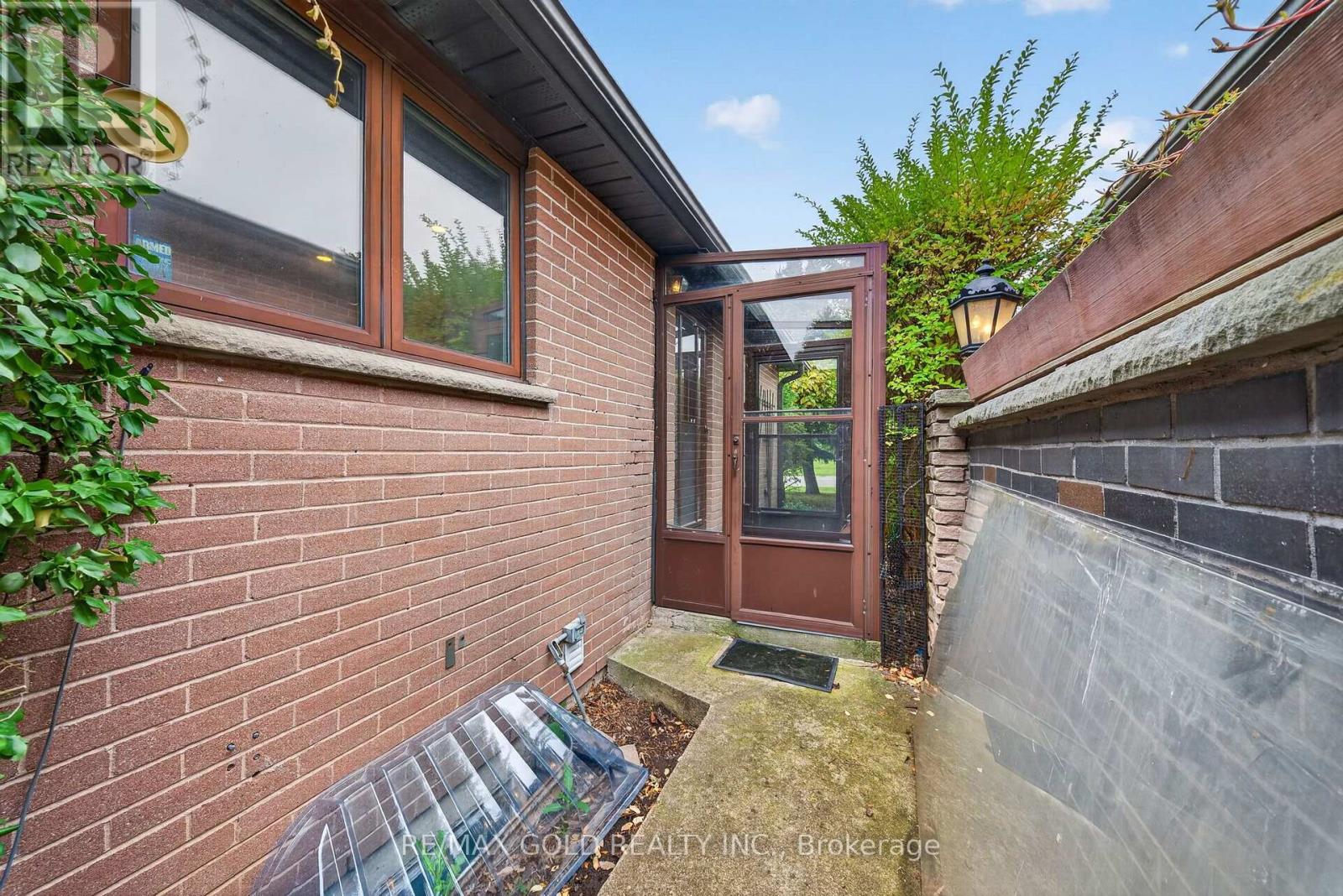 722 Balmoral Drive, Brampton, ON photo 36