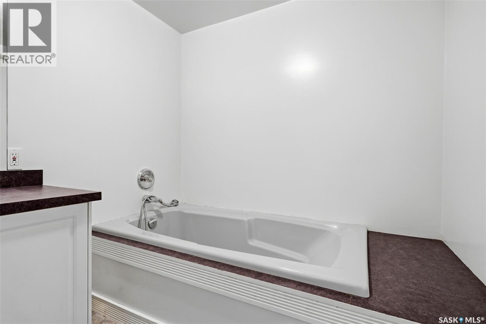 98 Read AVENUE, Regina — photo 30