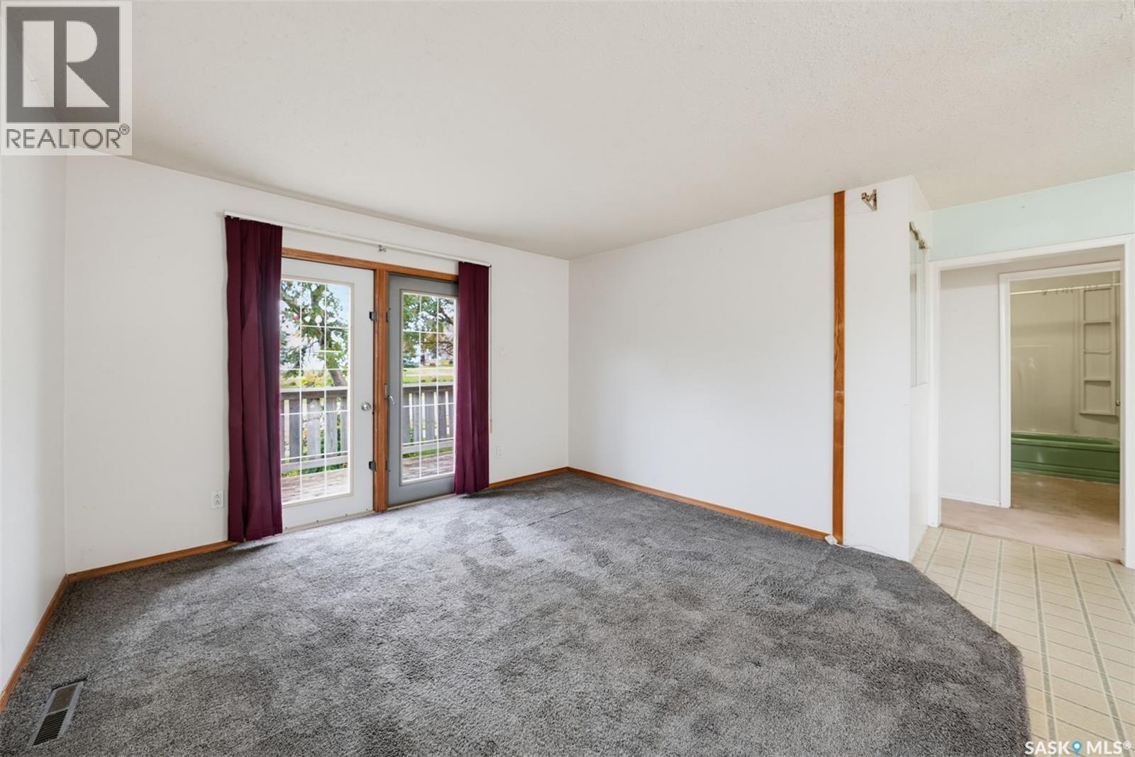 213 Stevens AVENUE, Birch Hills — photo 2