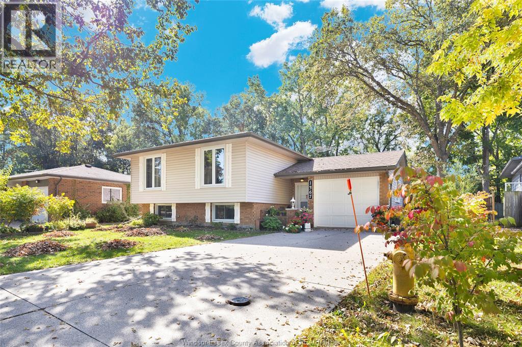 1367 ISABELLE PLACE - 2