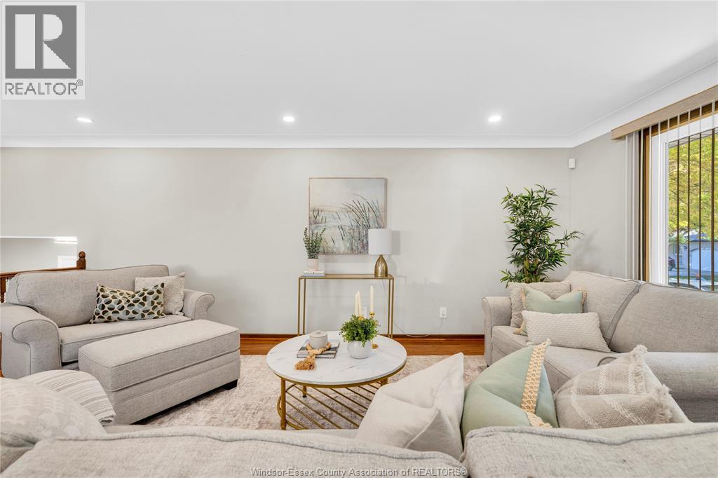 1367 Isabelle Place — photo 4