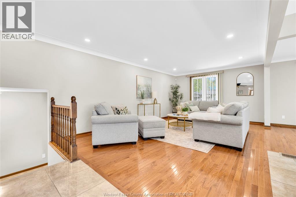 1367 ISABELLE PLACE - 3