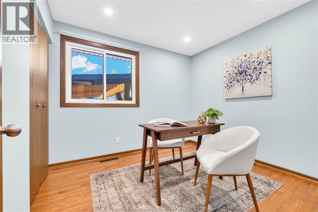 1367 ISABELLE PLACE - 17