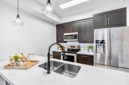 119 10 Hill Grove Point, Winnipeg, MB R3Y0V6 Photo 9