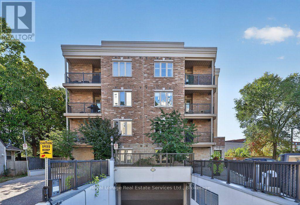 201 - 70 STEWART STREET, Oakville (CO Central)