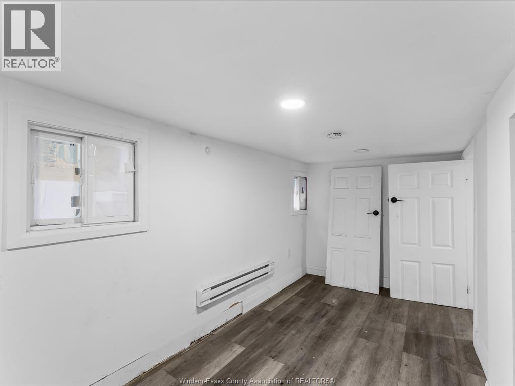 446 Wyandotte Street West — photo 18
