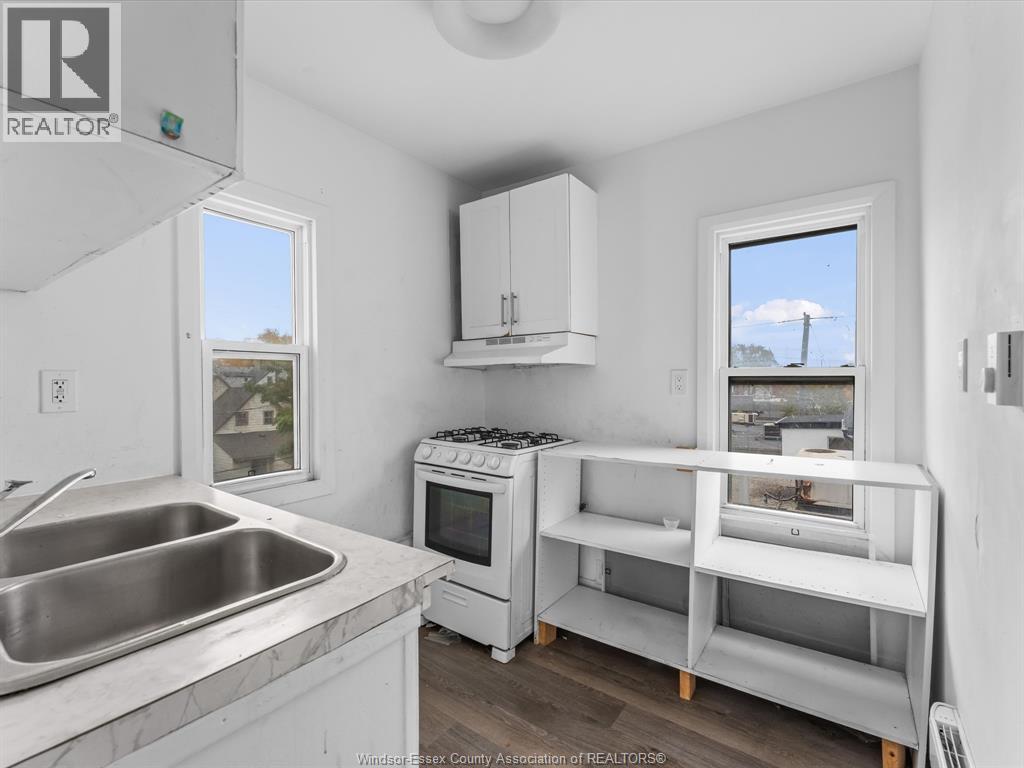 446 Wyandotte Street West — photo 31