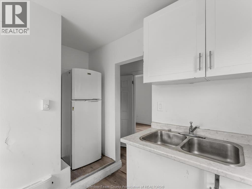 446 Wyandotte Street West — photo 32