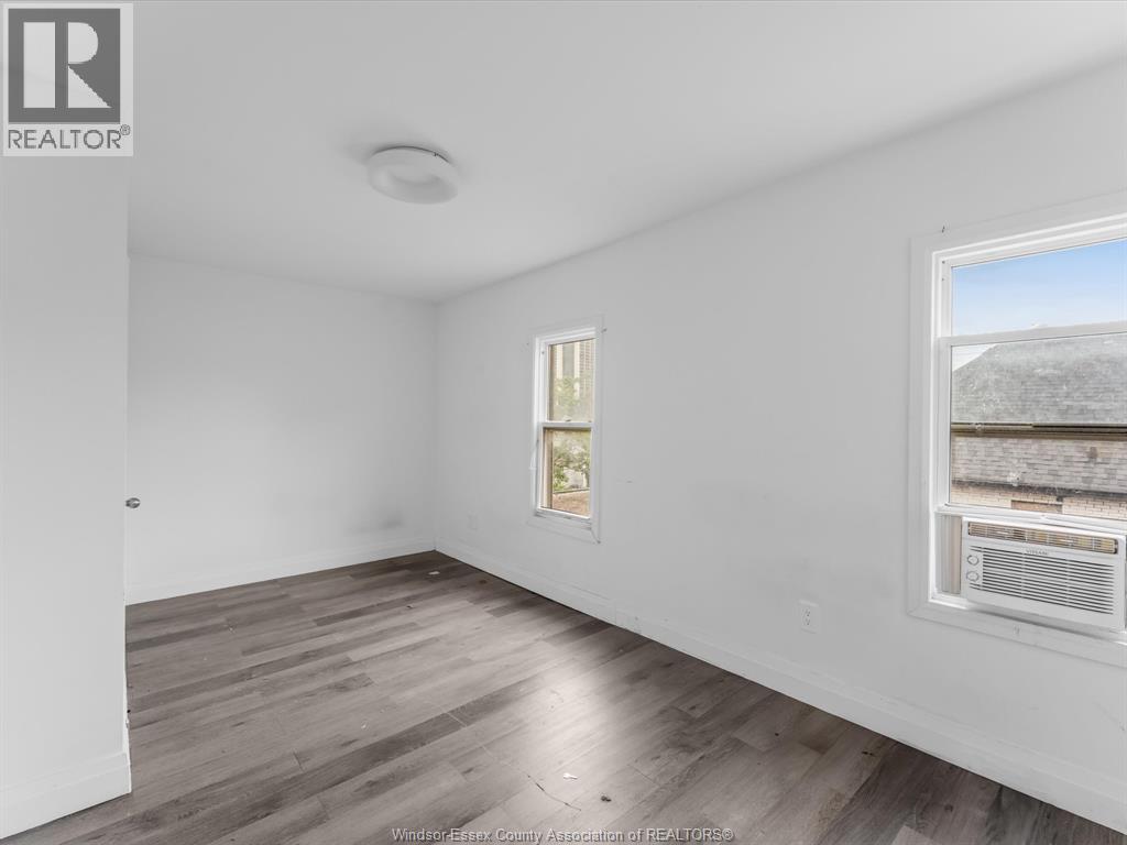 446 Wyandotte Street West — photo 35