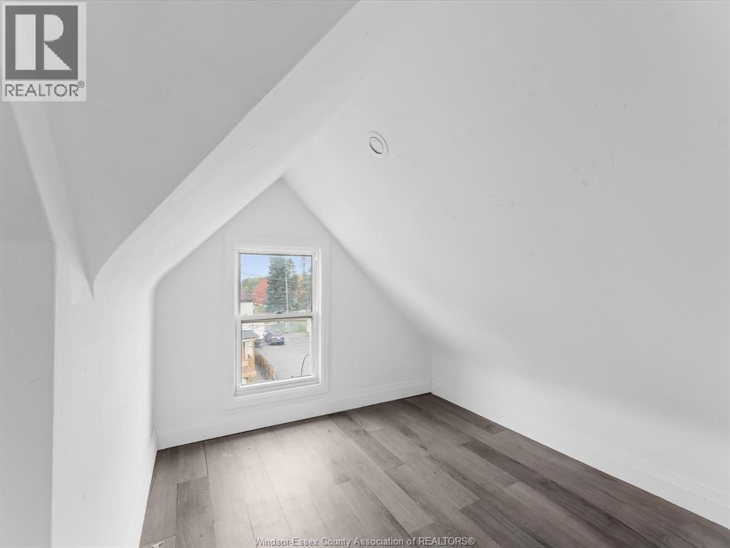 446 Wyandotte Street West — photo 37