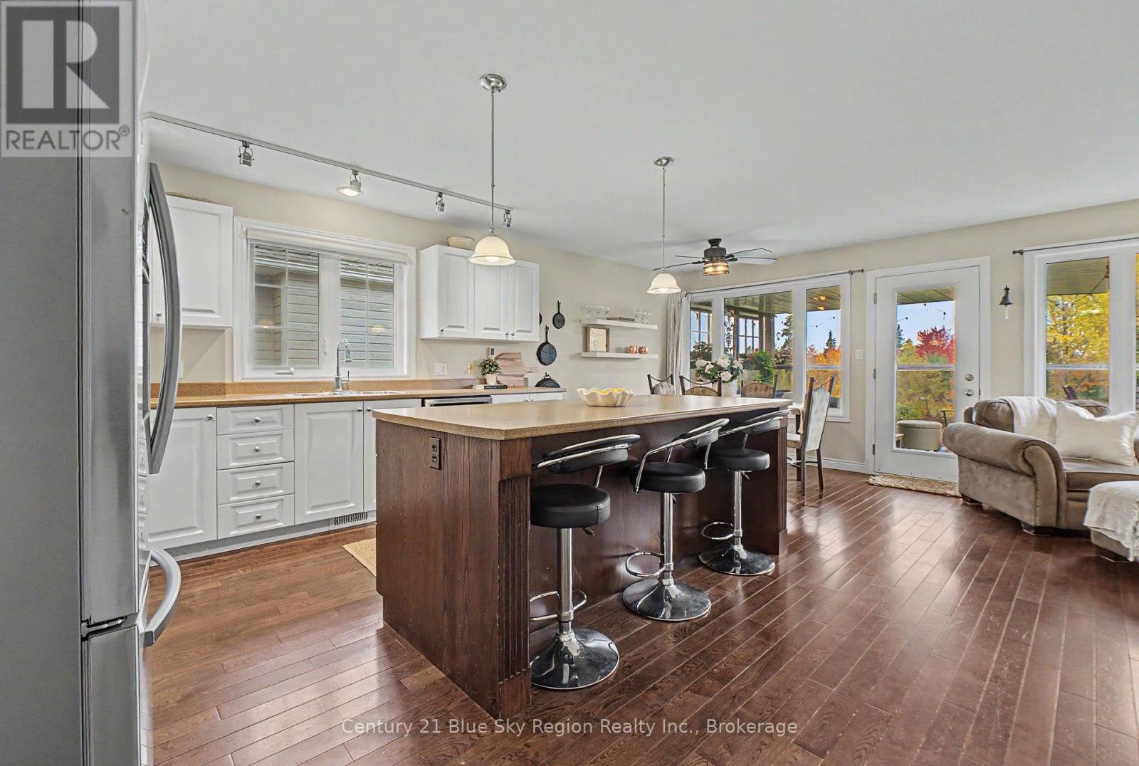 1016 AIRPORT ROAD, North Bay (Airport) — photo 8