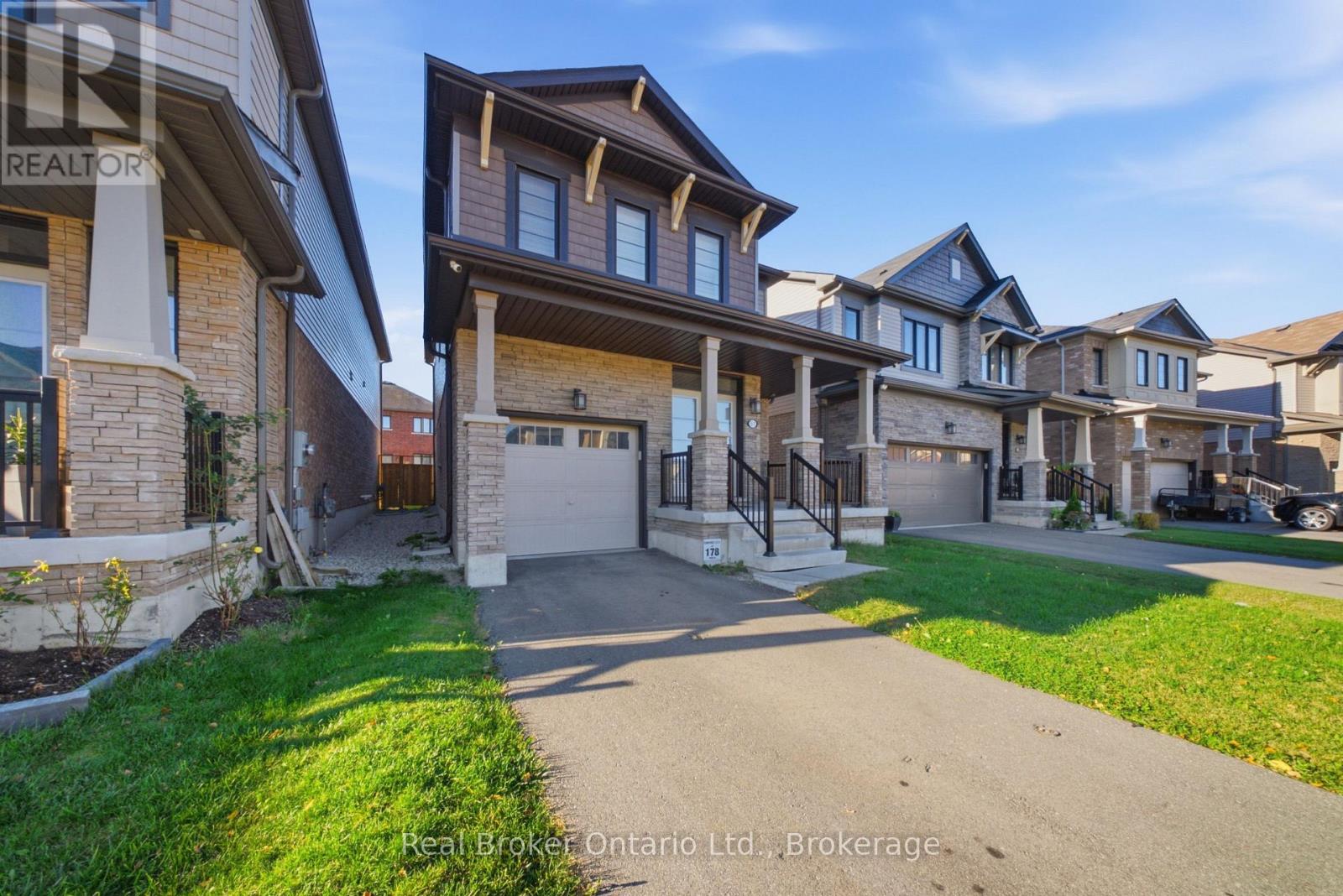 51 MAGDALENA STREET, Hamilton (Stoney Creek Mountain) — photo 2