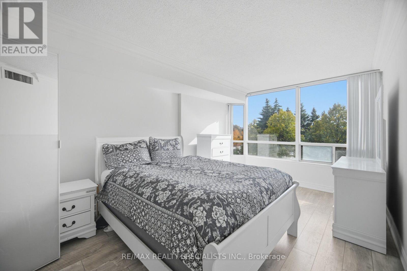 #306 1131 STEELES AVENUE W - 22