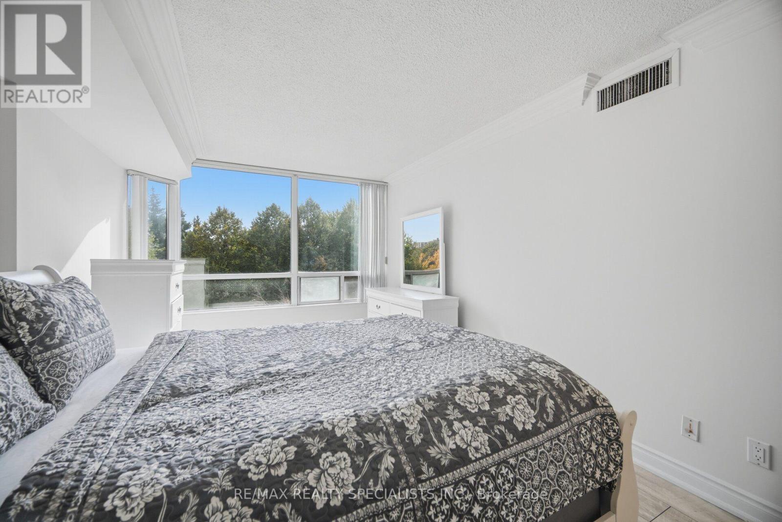 #306 1131 STEELES AVENUE W - 23