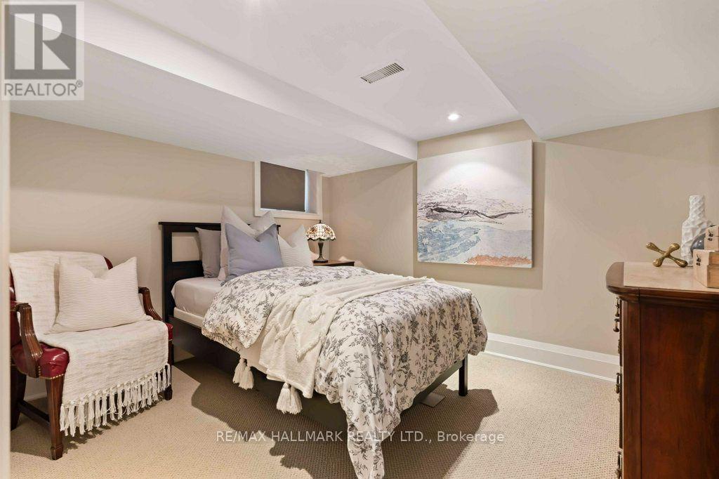 29 STANDISH AVENUE - 32