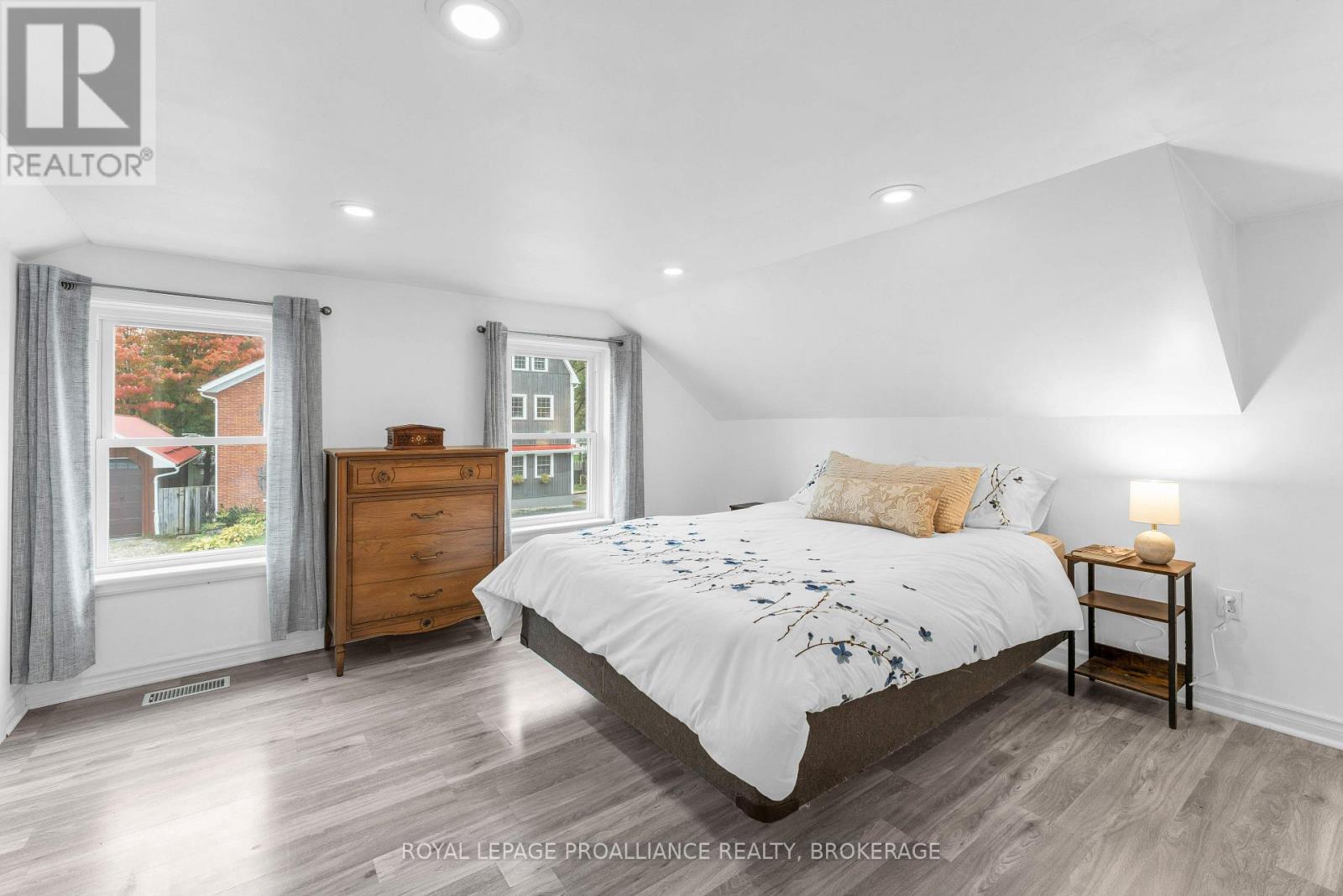 262 BROCK STREET - 23