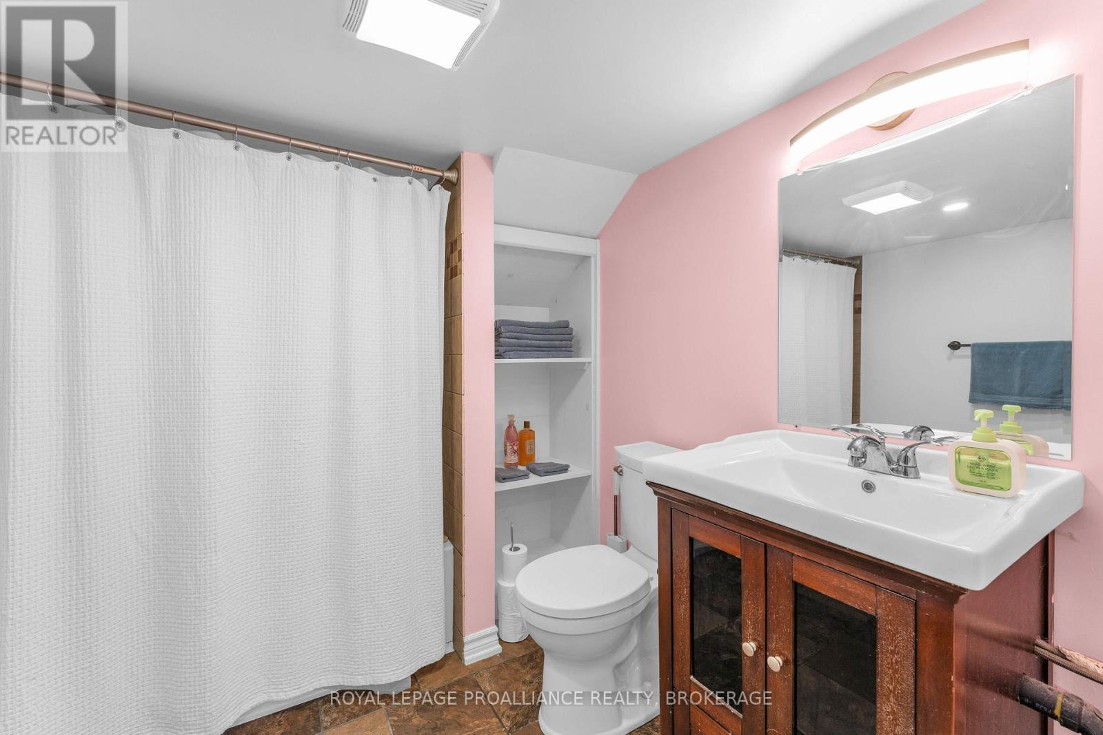 262 BROCK STREET - 25