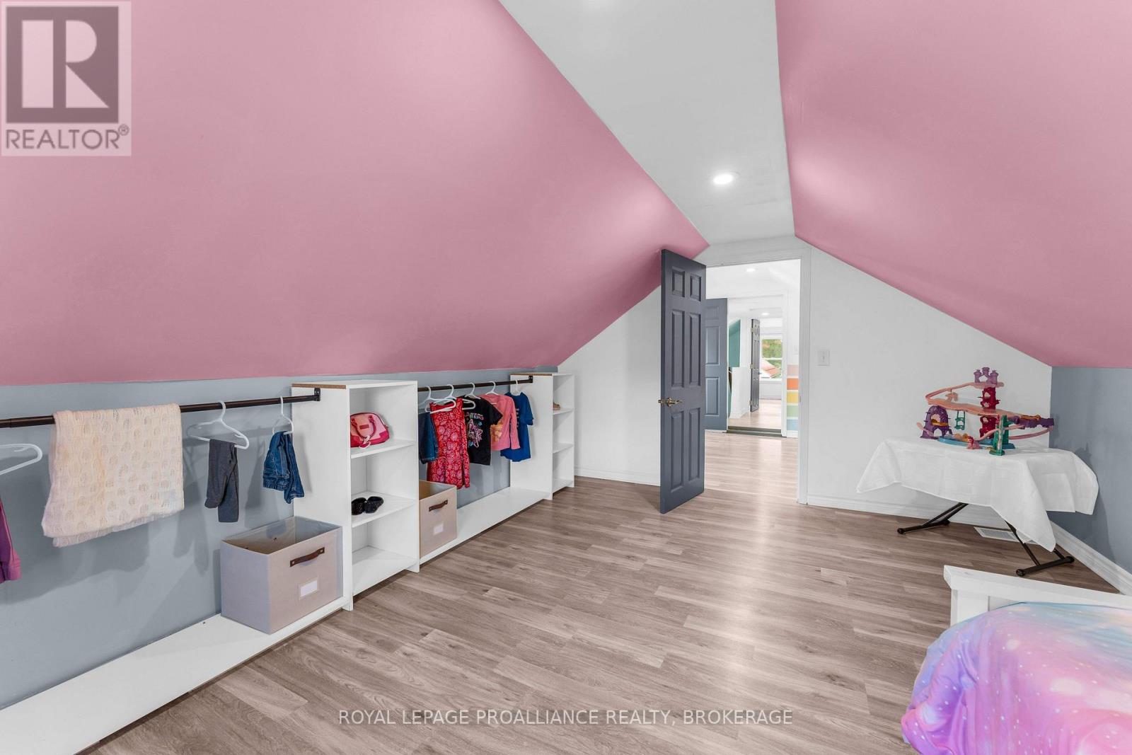 262 BROCK STREET - 29