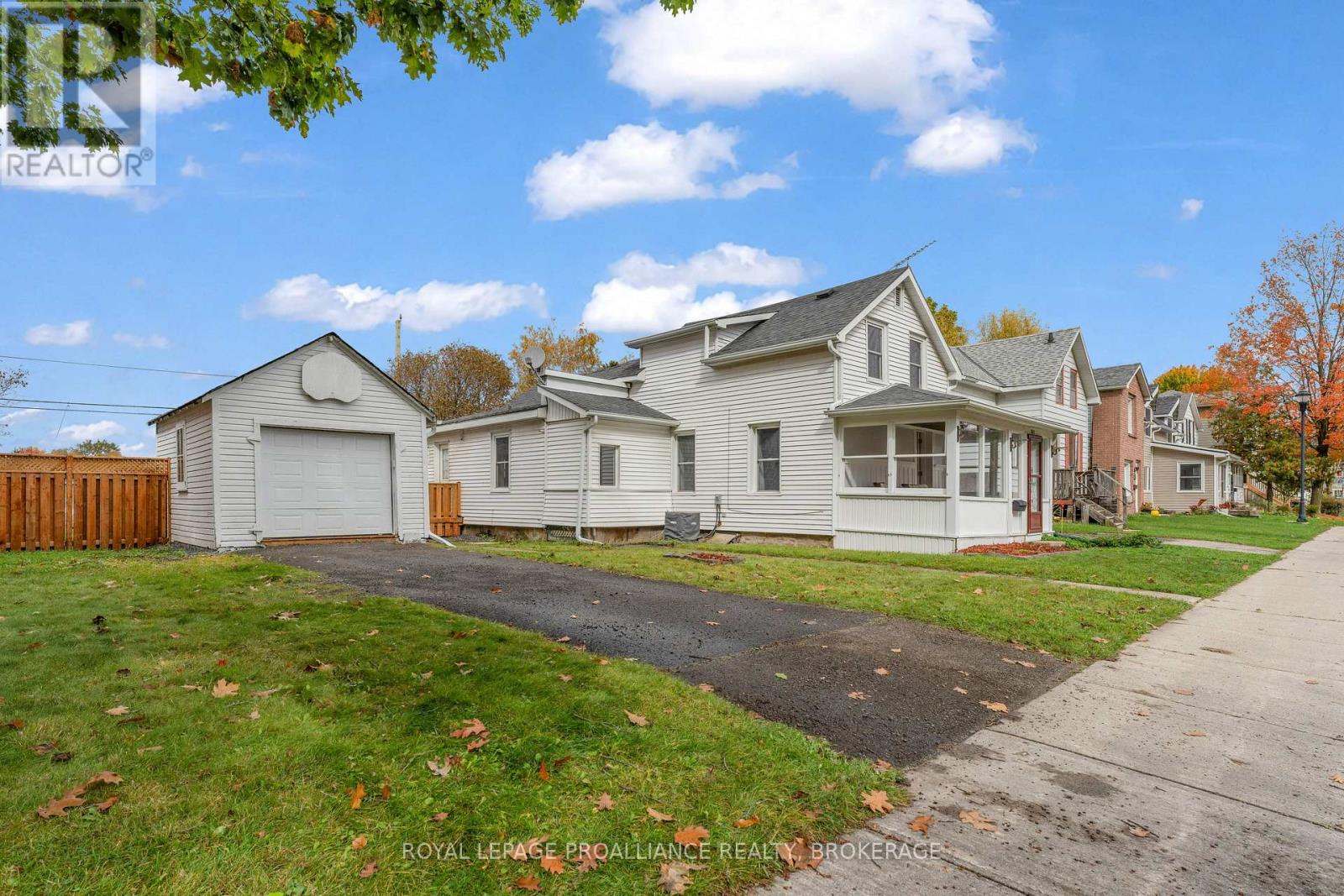 262 BROCK STREET - 3