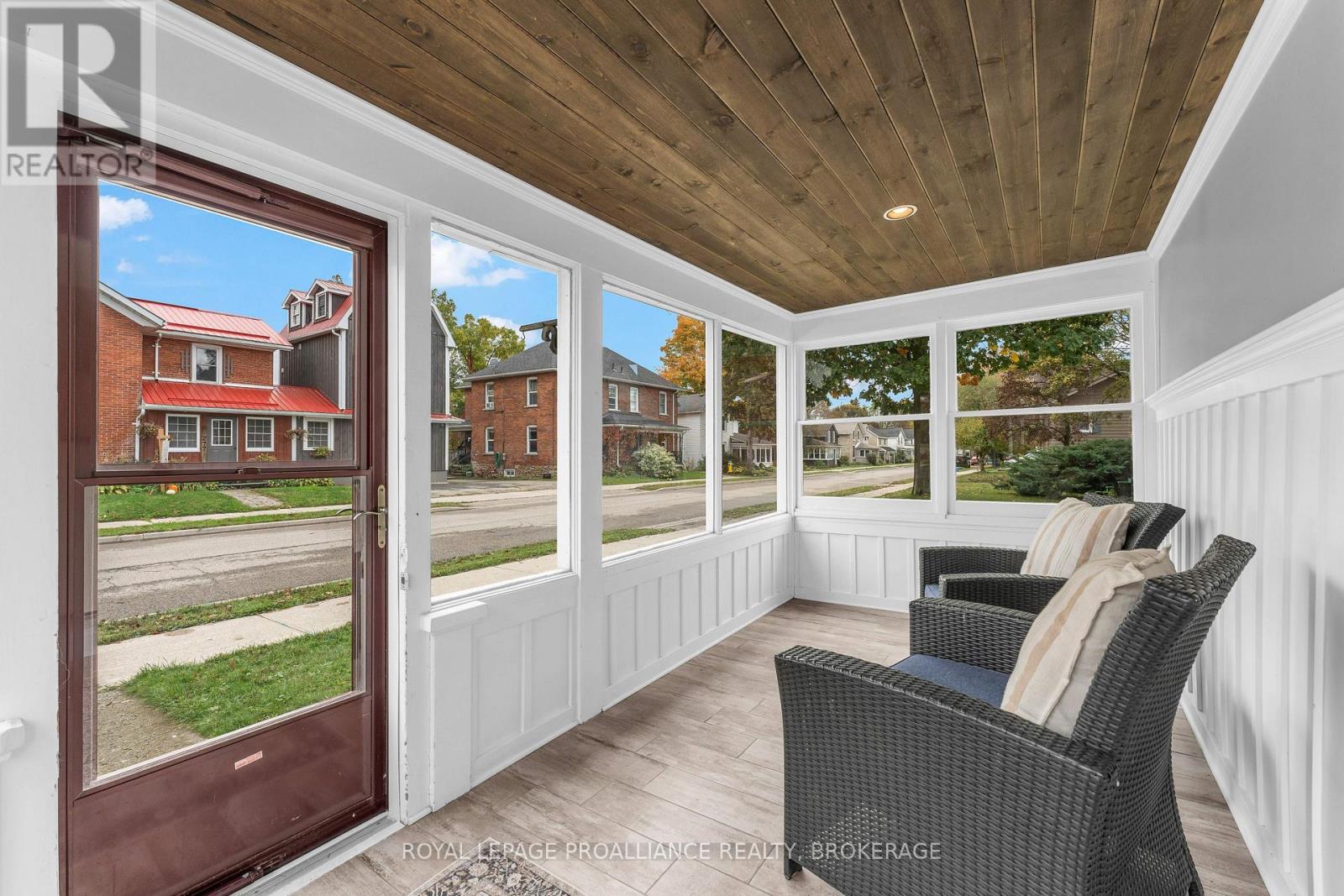 262 BROCK STREET - 4