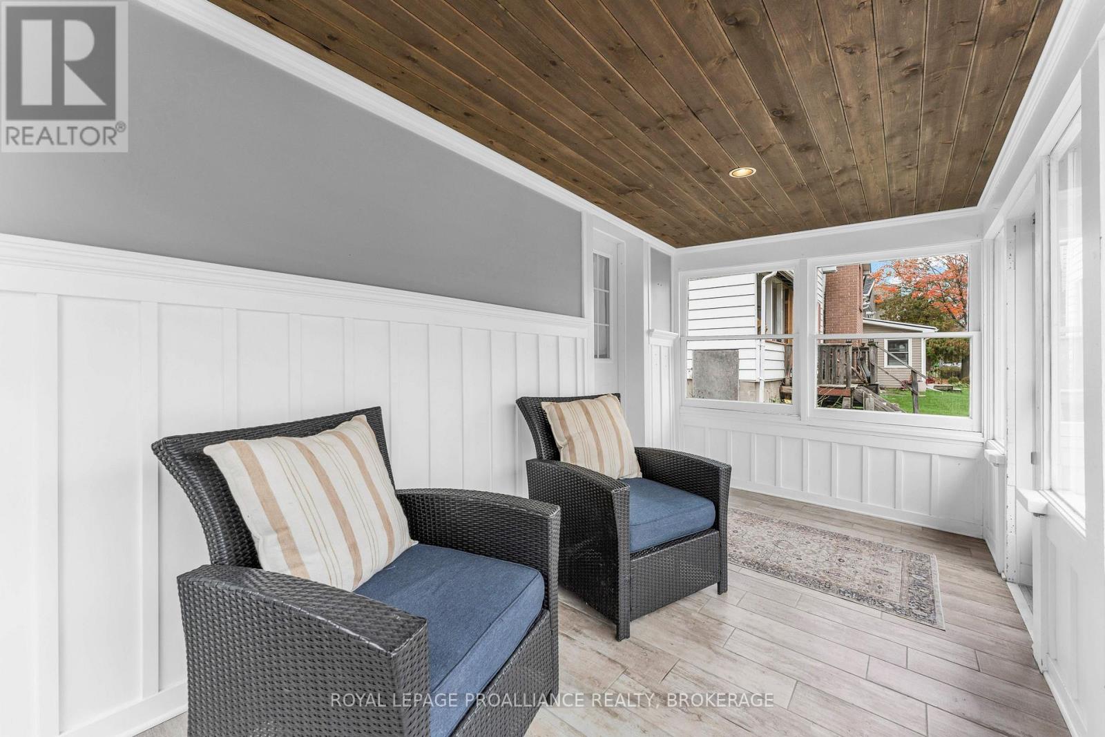 262 BROCK STREET, Gananoque — photo 5