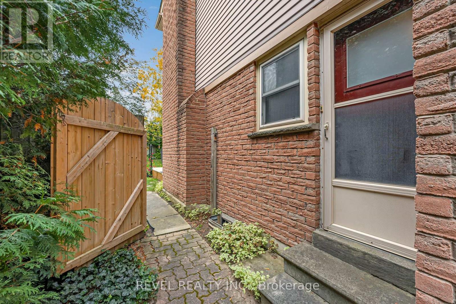 806 Linden Court, Whitby, ON photo 24
